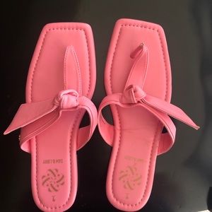 Sam & Libby Women's Pink Tia Bow Slide On Thong Sandal- NEW Without Tags Size 9